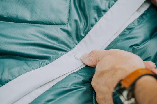 CRUA Outdoors: CULLA INSULATED BLANKET | AVAILABLE IN ORANGE AND GREEN