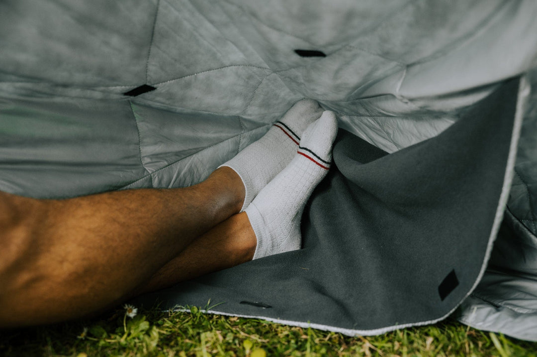 CRUA Outdoors: CULLA INSULATED BLANKET | AVAILABLE IN ORANGE AND GREEN