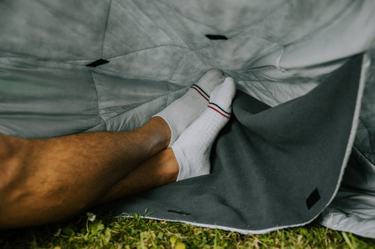 CRUA Outdoors: CULLA INSULATED BLANKET | AVAILABLE IN ORANGE AND GREEN