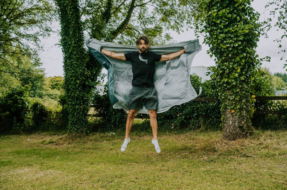 CRUA Outdoors: CULLA INSULATED BLANKET | AVAILABLE IN ORANGE AND GREEN