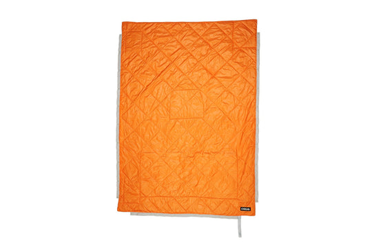 CRUA Outdoors: CULLA INSULATED BLANKET | AVAILABLE IN ORANGE AND GREEN