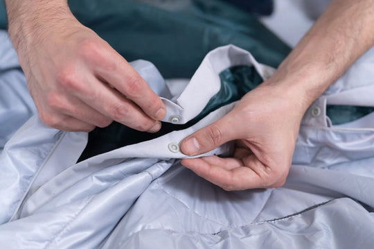 CRUA Outdoors: CULLA INSULATED BLANKET | AVAILABLE IN ORANGE AND GREEN