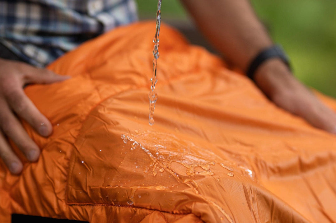 CRUA Outdoors: CULLA INSULATED BLANKET | AVAILABLE IN ORANGE AND GREEN