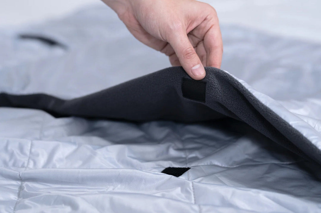 CRUA Outdoors: CULLA INSULATED BLANKET | AVAILABLE IN ORANGE AND GREEN