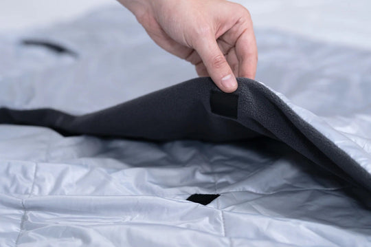 CRUA Outdoors: CULLA INSULATED BLANKET | AVAILABLE IN ORANGE AND GREEN