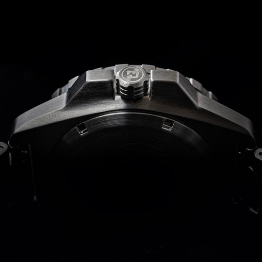 Dango: DV-02 - AUTOMATIC DIVE WATCH WITH METAL BRACELET