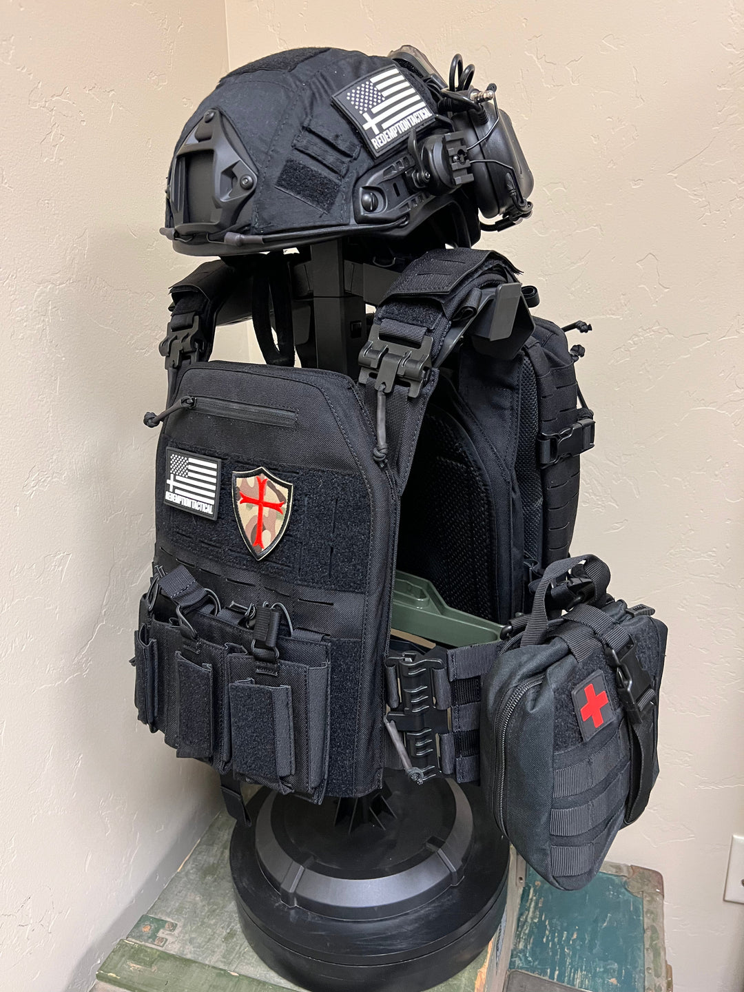 Crusader 2.0 XL Armor Kit: Plate Carrier + Lightweight Level IV Plates + Plate Carrier Bag + Medic Pouch - FULL KIT